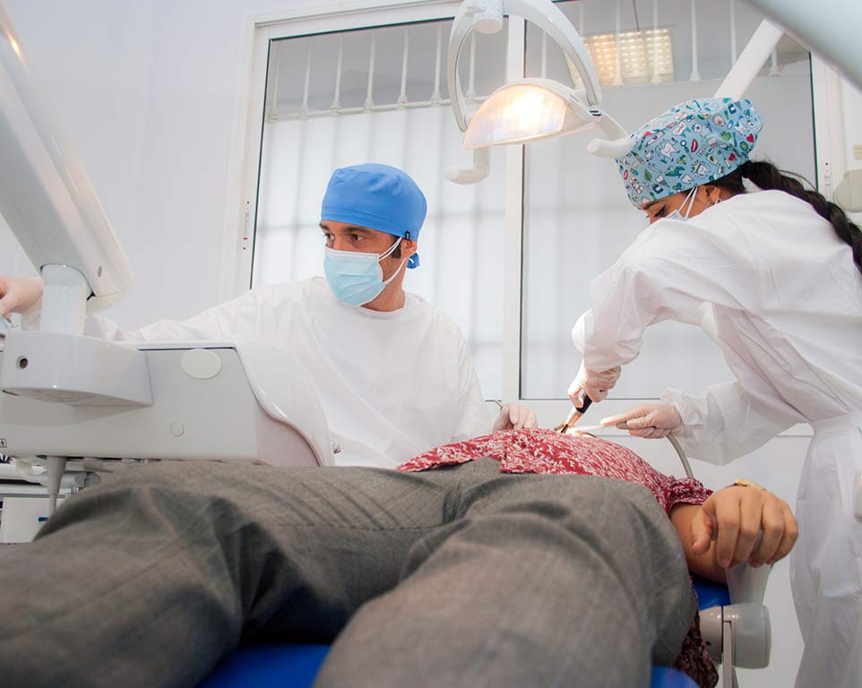 Tratamiento dental en un gabinete de Clínica Dental Palma
