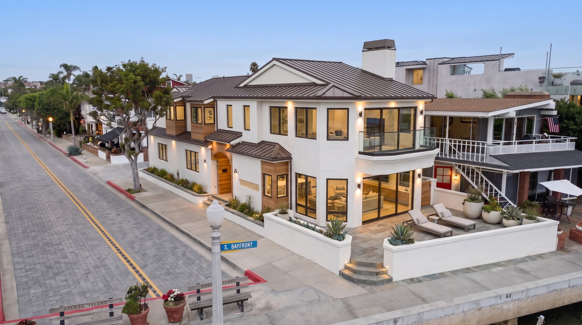 Property detail — scroll gallery