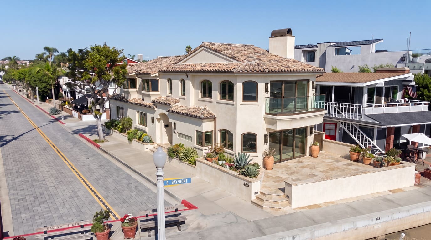 Property detail — scroll gallery
