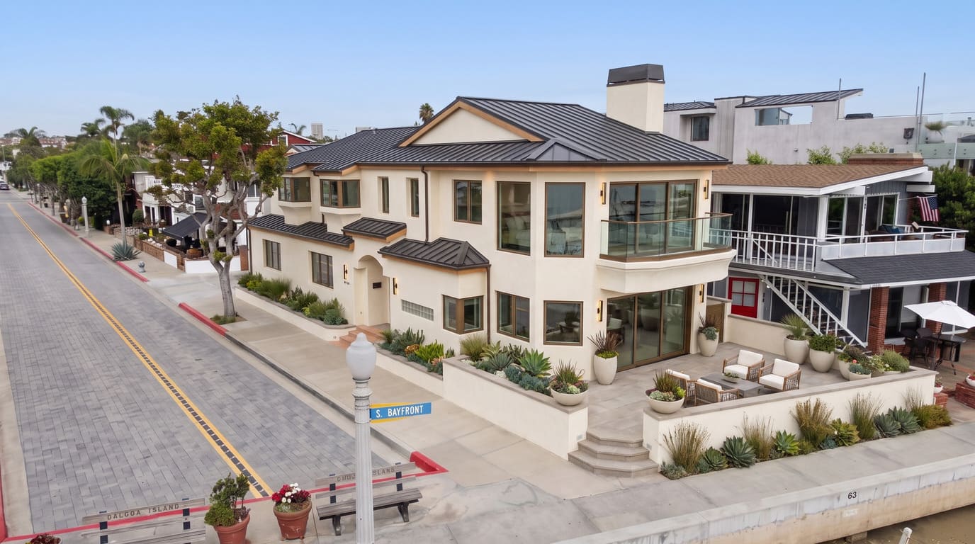Property detail — scroll gallery