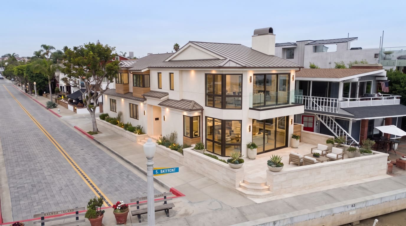 Property detail — scroll gallery