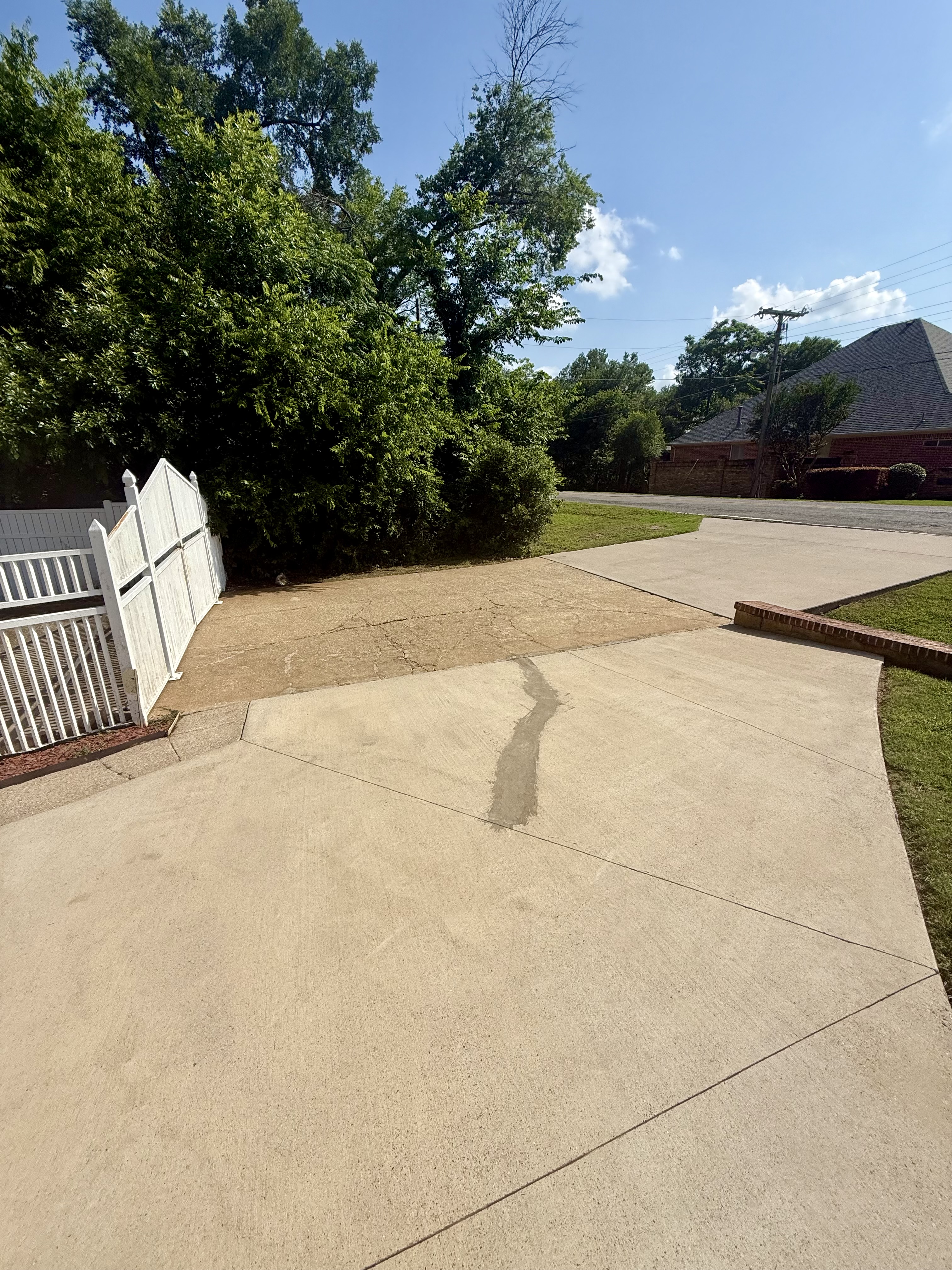 Driveway Apron Pressure Washing before cleaning