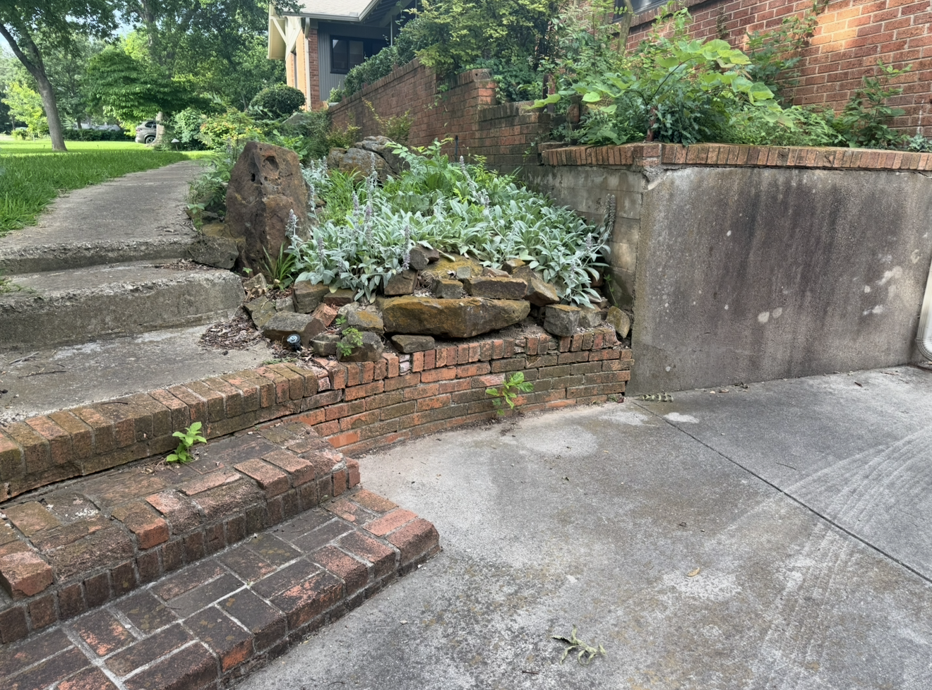 Brick Steps & Retaining Wall Cleaning before cleaning