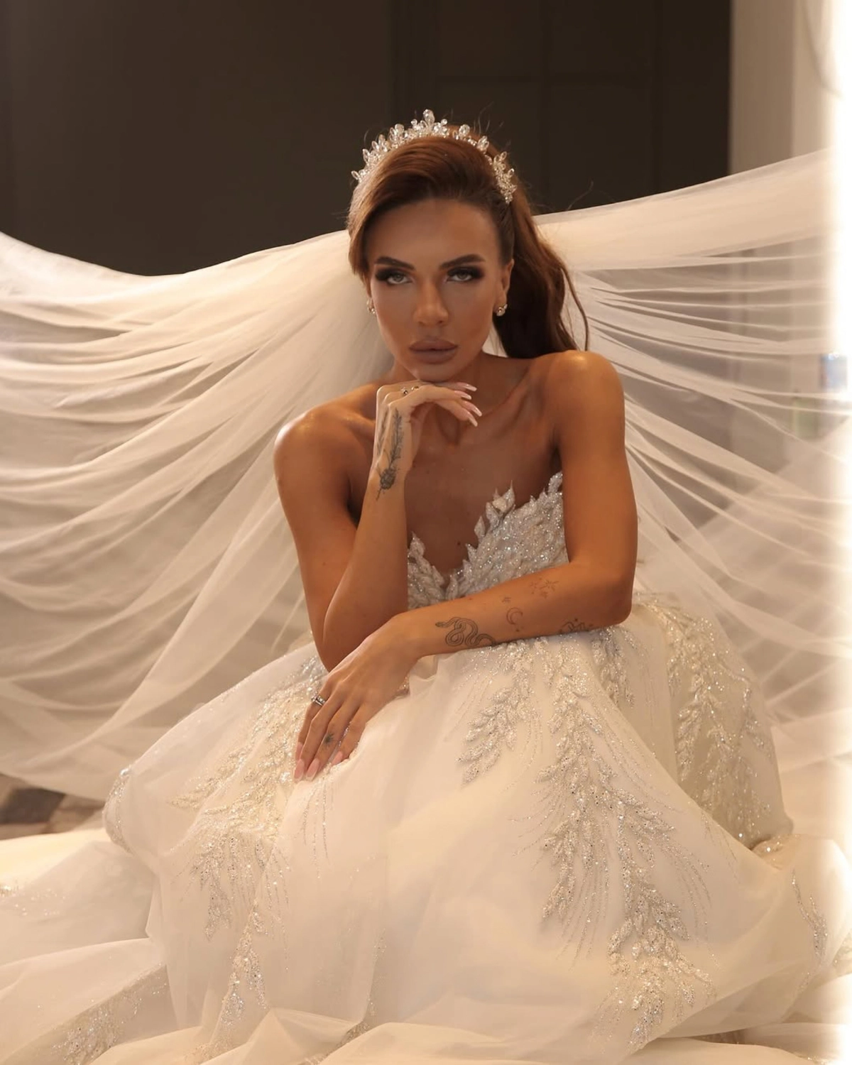Editorial bridal portrait by Hanisun