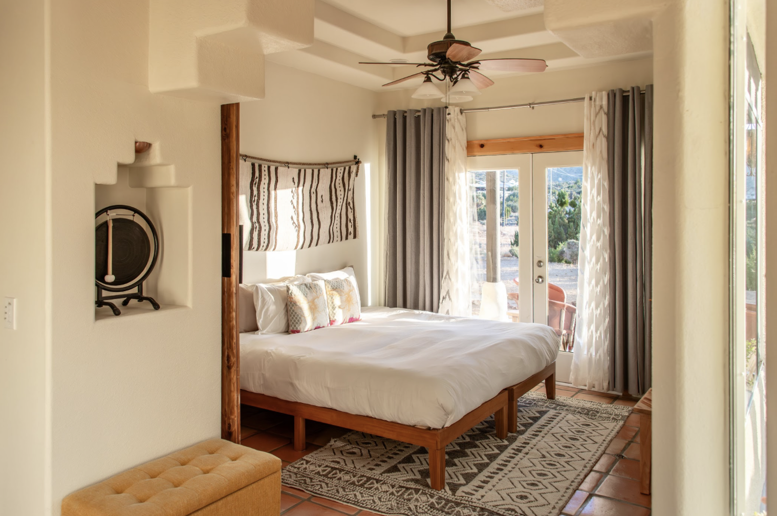Santorini twin-bed room