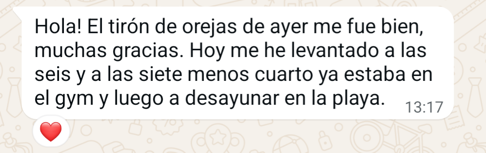 Testimonio WhatsApp — gym a las 6am, desayuno en la playa