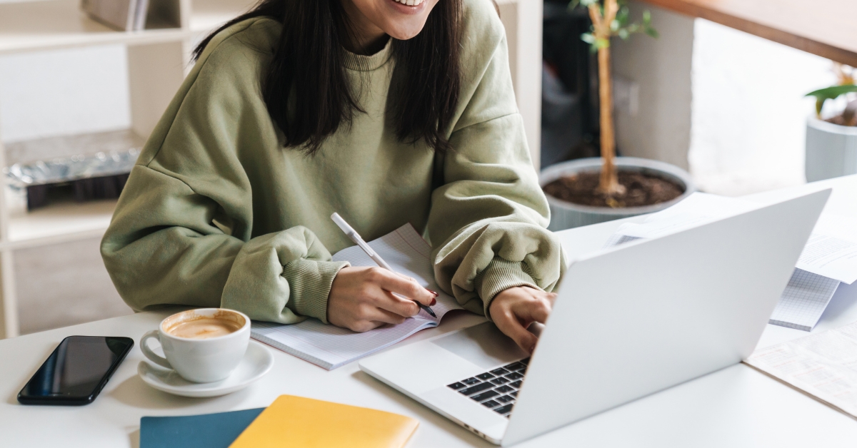Woman with laptop using owned content to grow without social media
