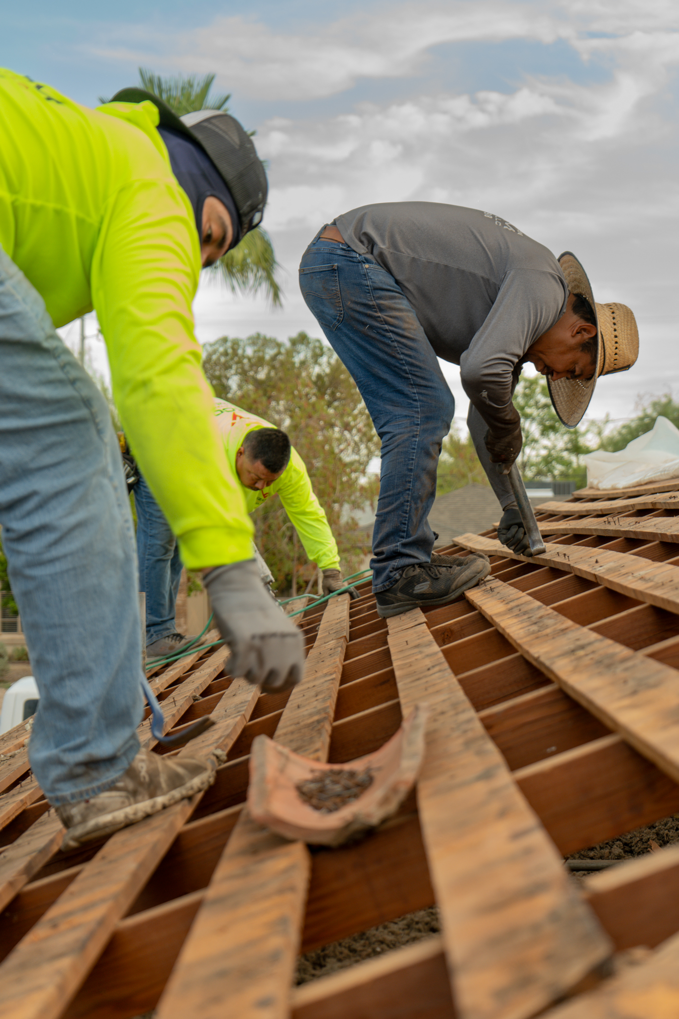Completed residential roof replacement by Vizcom