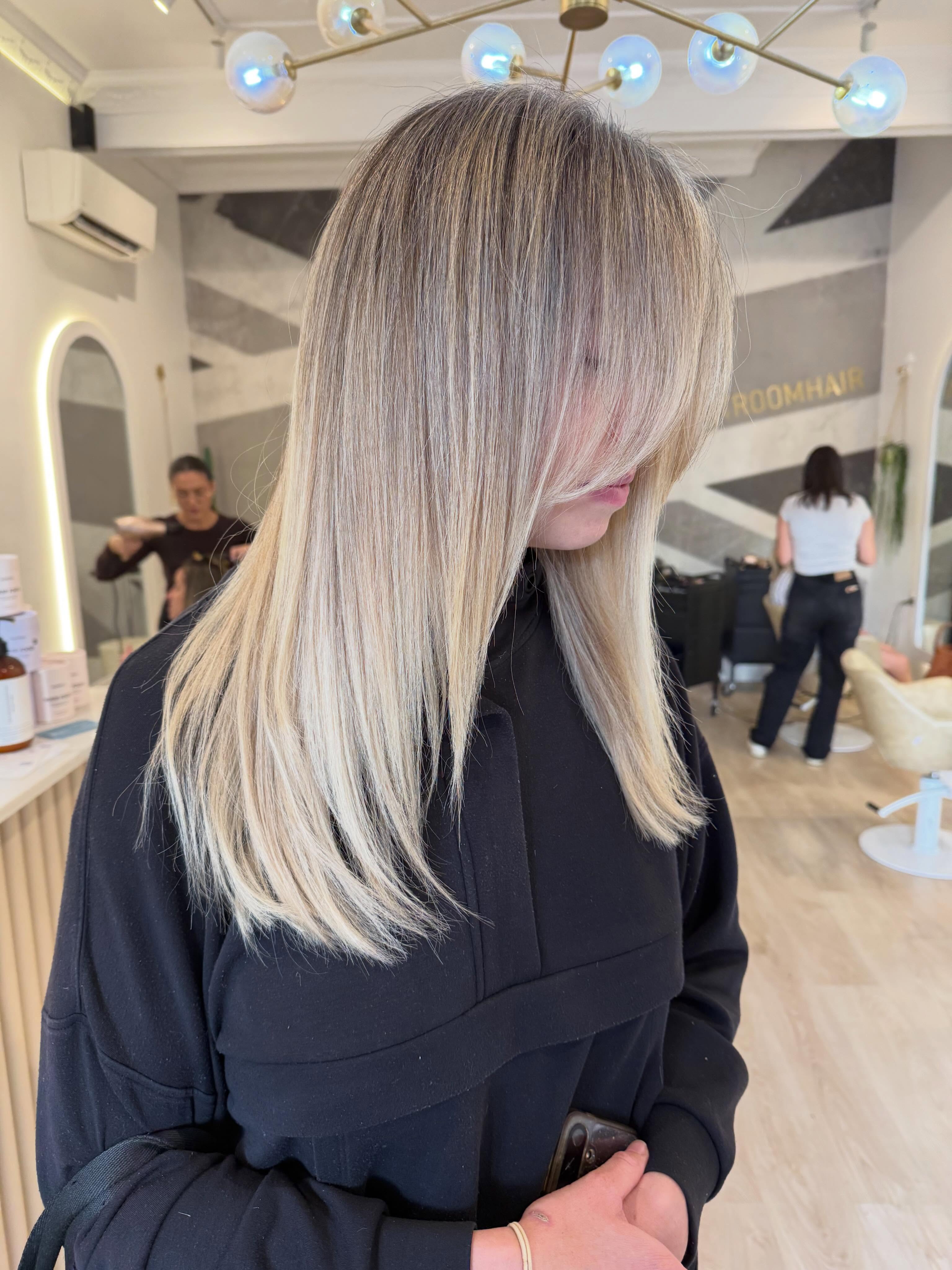Sunlit blonde tones
