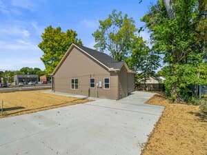 {{ custom_values.service_3 }} in {{custom_values.area_3})