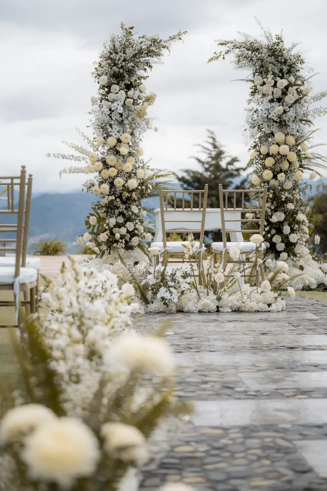 Pareja celebrando su boda
