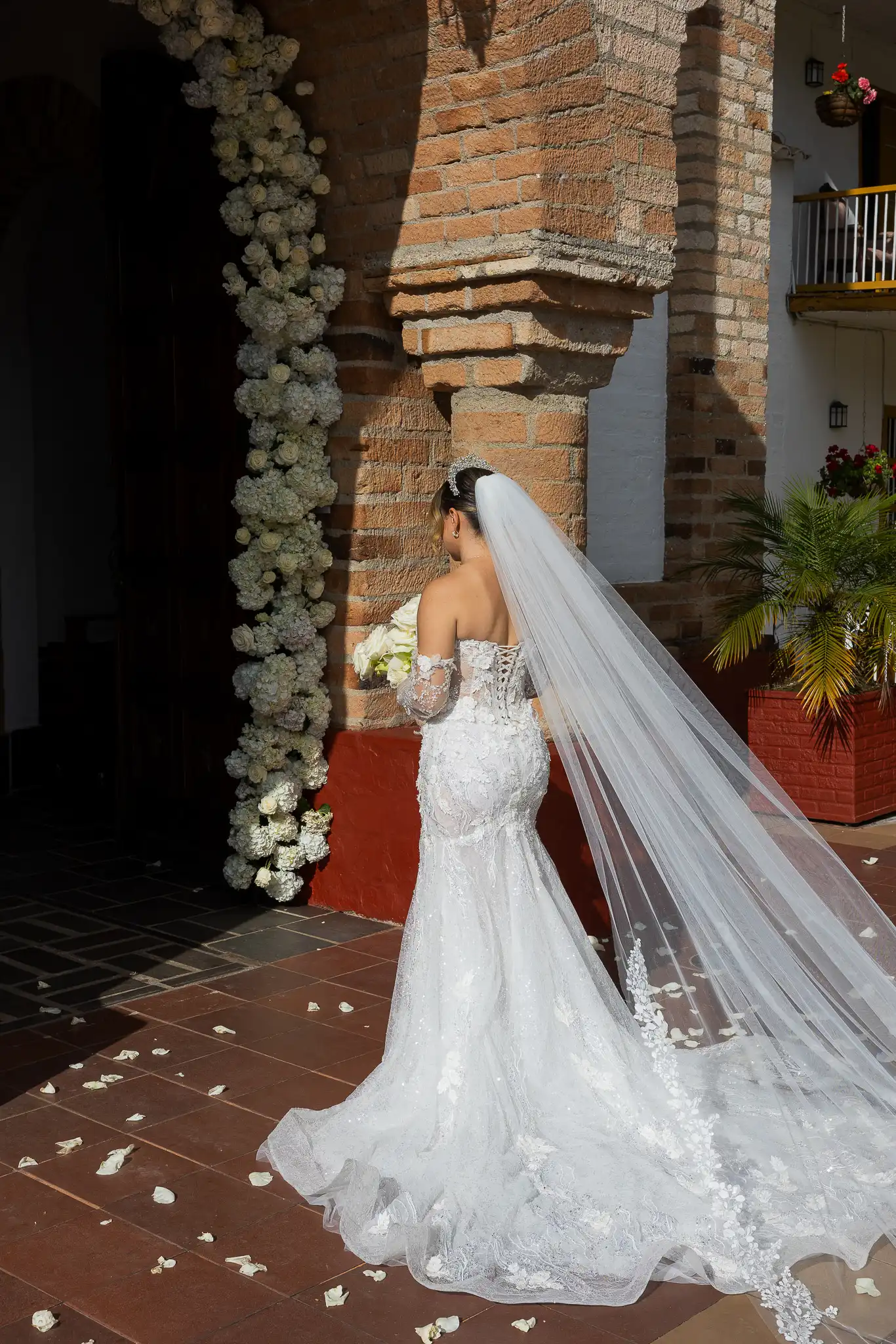 Camila entrando a la ceremonia