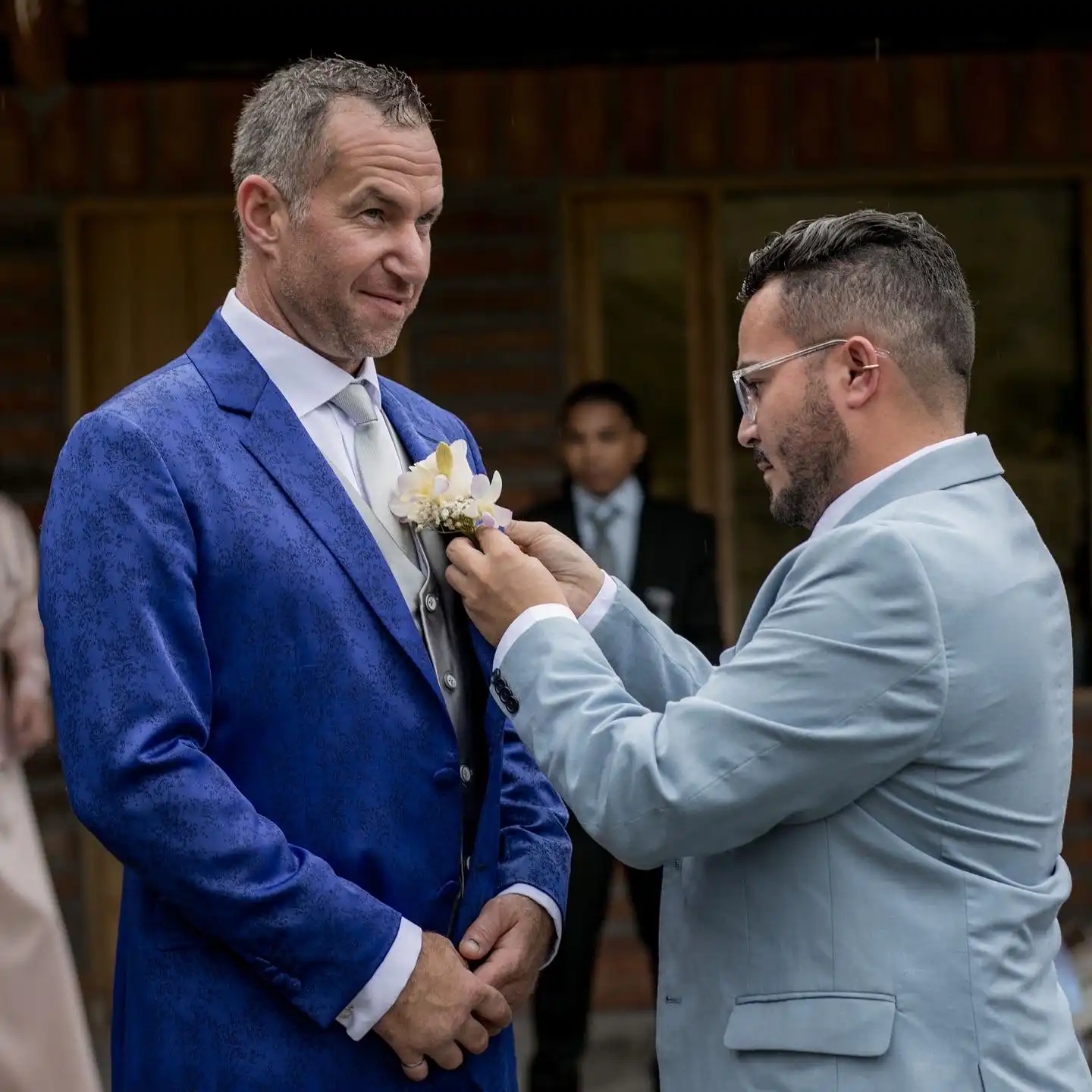 Sean preparándose para la boda