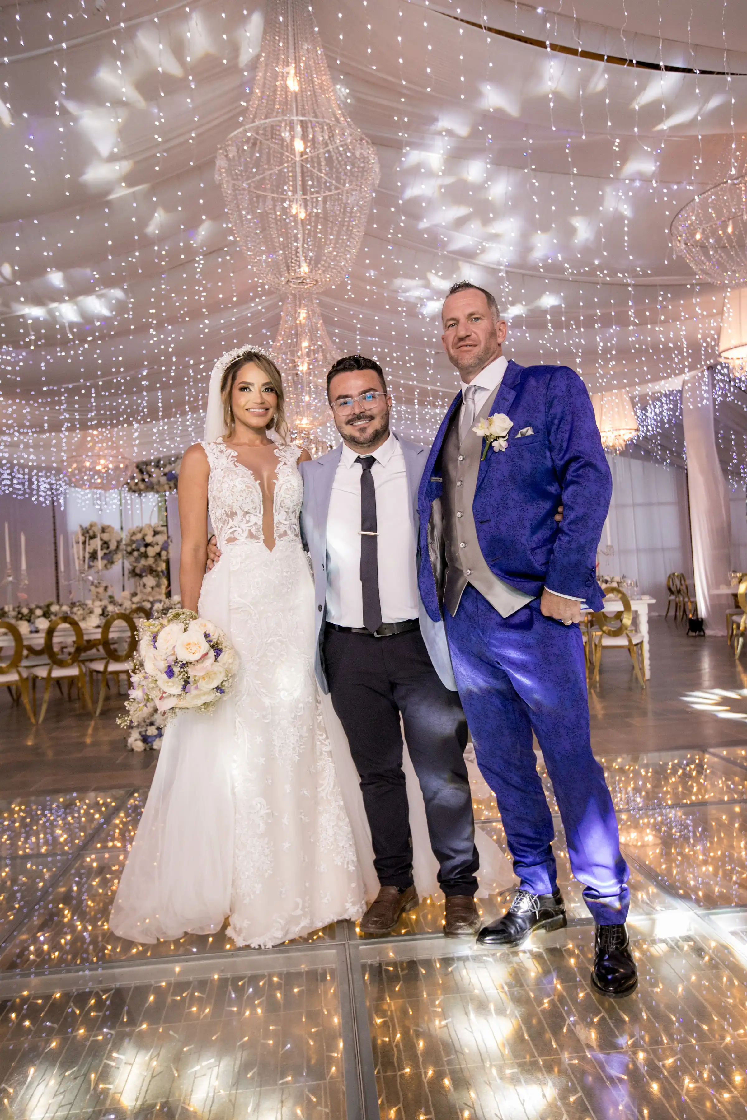 Sirlenis y Sean con el equipo de diseño