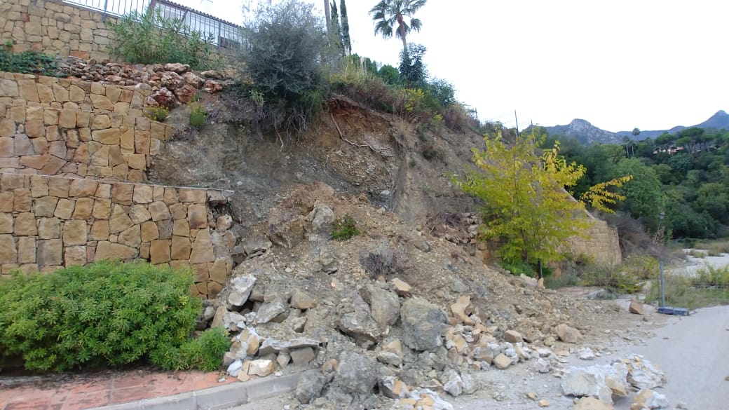 brown concrete brick wall