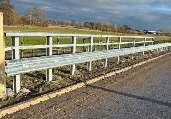 Vehicle resraint fencing
