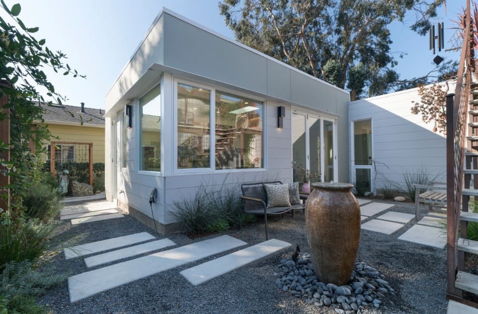 {{ custom_values.service_1 }} in {{custom_values.biz_area_1})