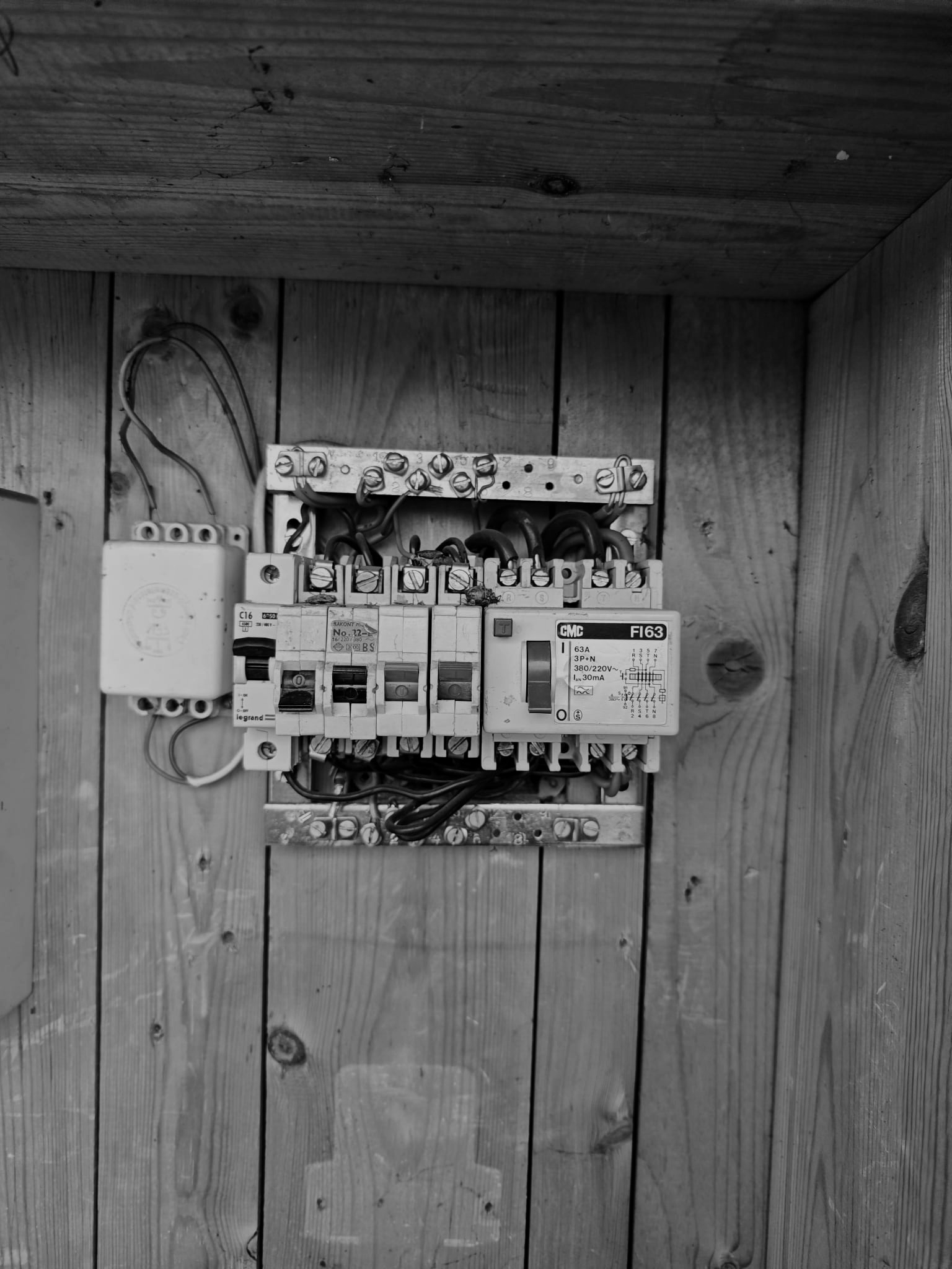 Veszélyes elektromos hálózat