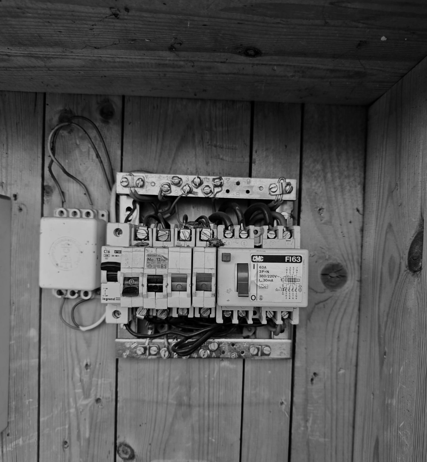 Veszélyes elektromos hálózat