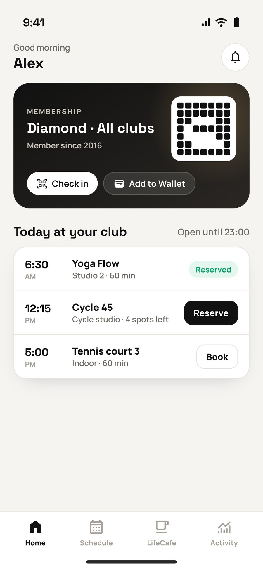The member home screen with the membership card, check-in and today's reservations