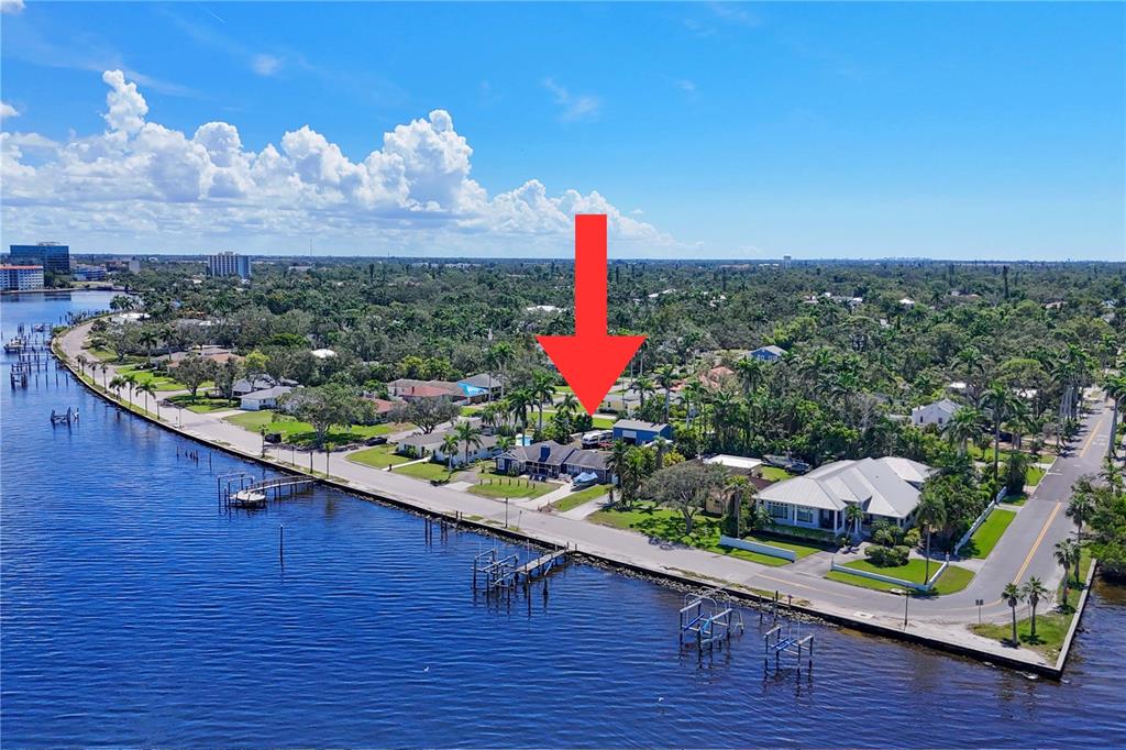 2507 Riverview Boulevard, a 3-bedroom, 2-bath single family in Bradenton, Florida — listing photo