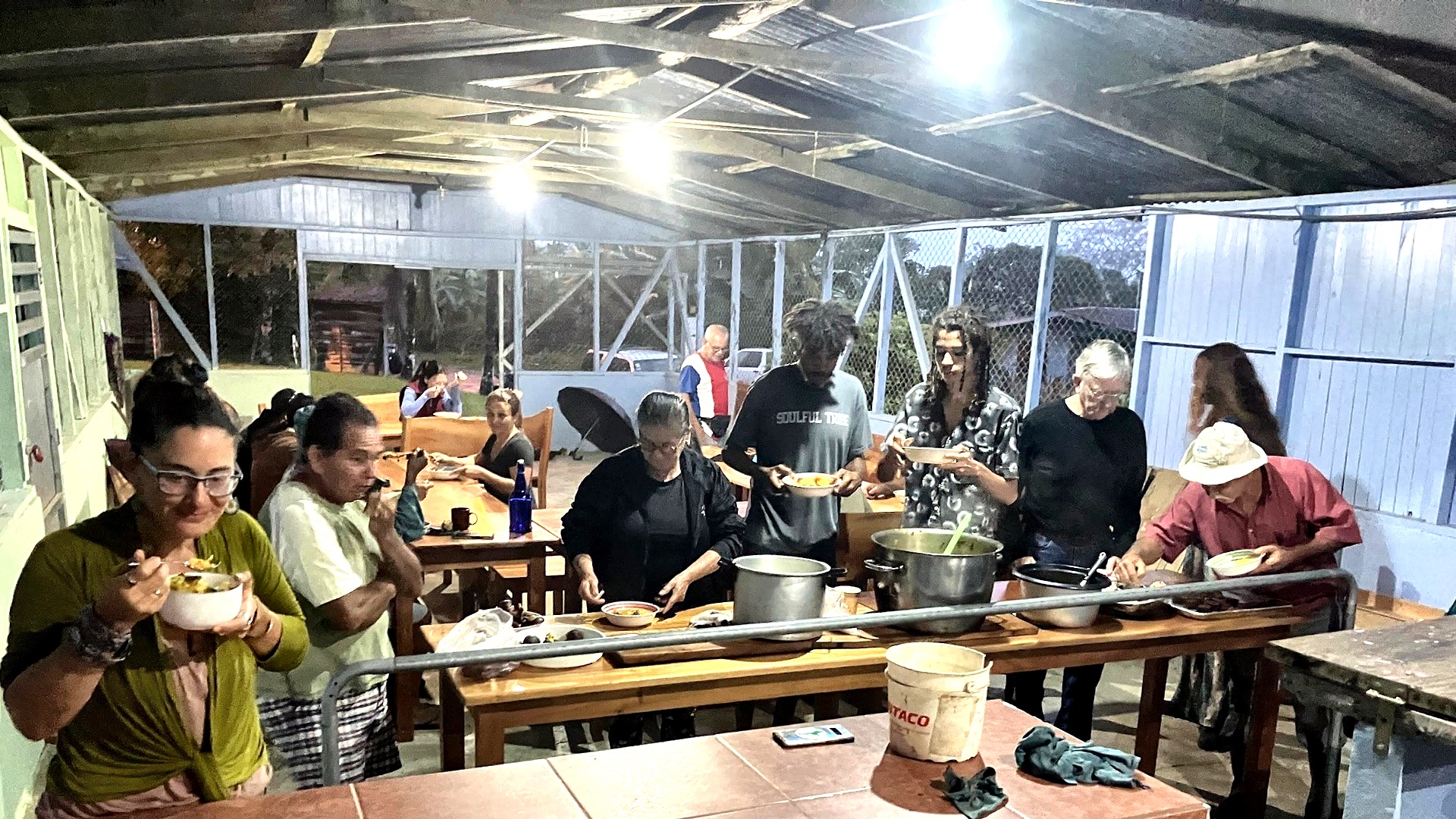 Community meal at Las Tumbas Centro