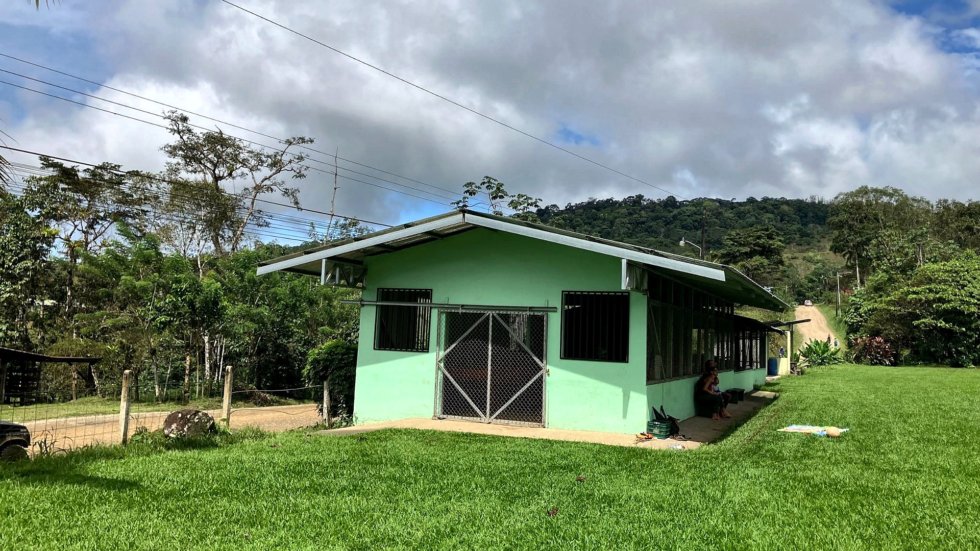 Exterior view of Las Tumbas Centro