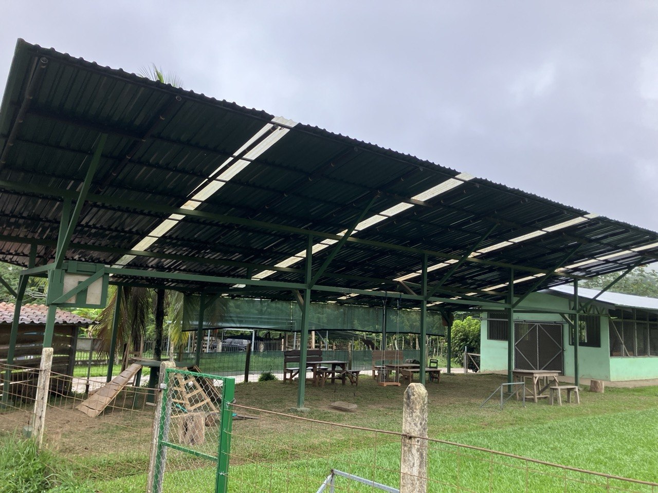 Covered area and play space at Las Tumbas Centro