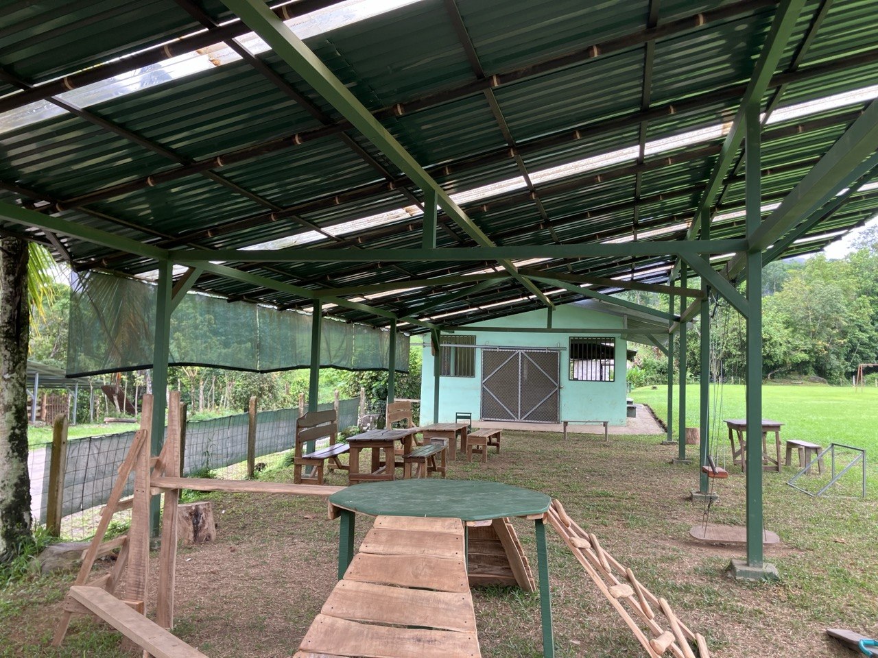 Tables and finishing details at Las Tumbas Centro in 2026