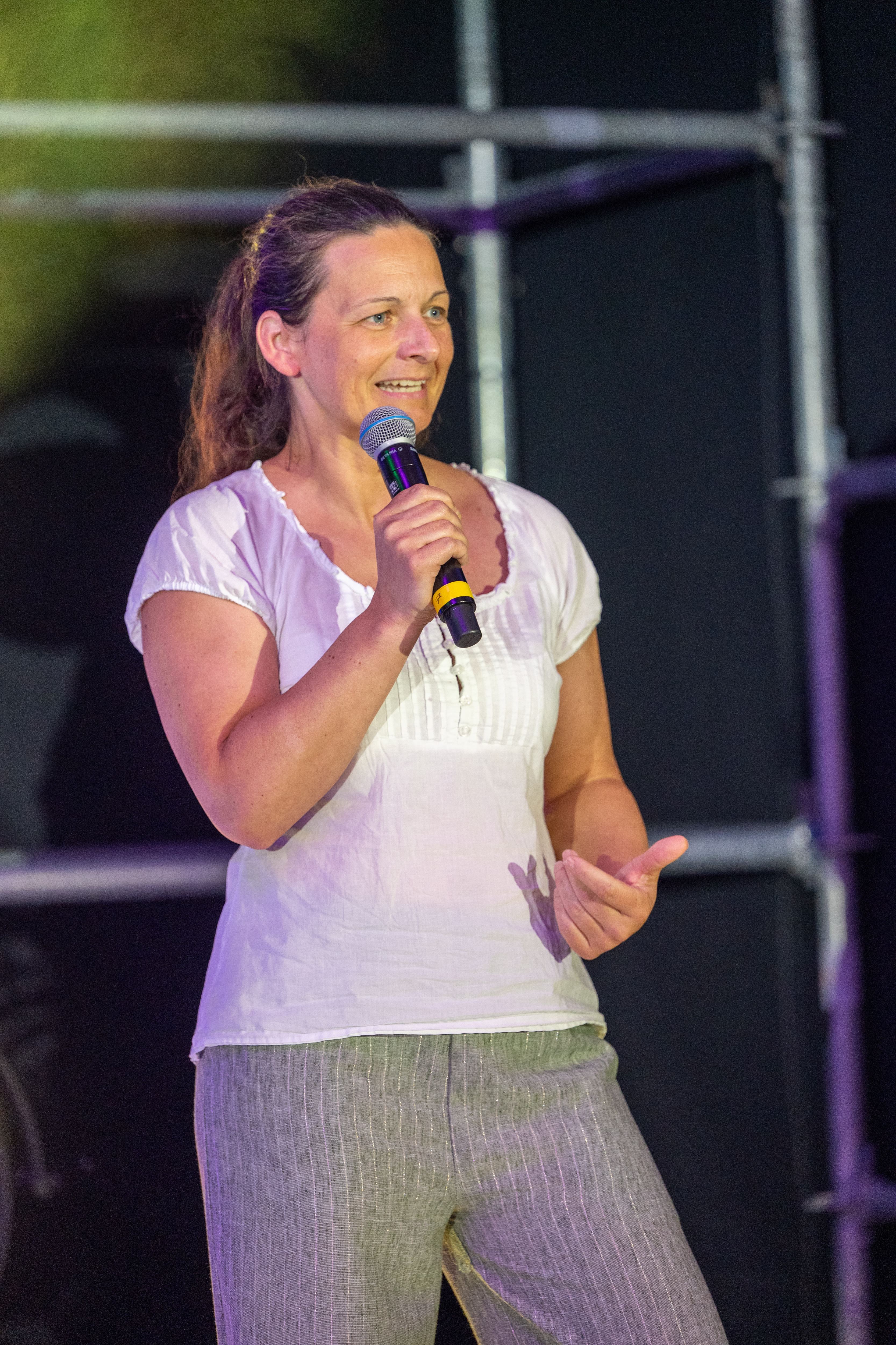 Susan Eggersglüß hinterfragt das alte Leistungsbild des Körpers. Als transformierende Osteopathin, Expertin für High-Performance, Speakerin und Autorin zeigt sie, warum echte High Performance nicht nur in Muskeln und Struktur entsteht, sondern im Zusammenspiel von Körper, Emotion, Nervensystem und Identität.