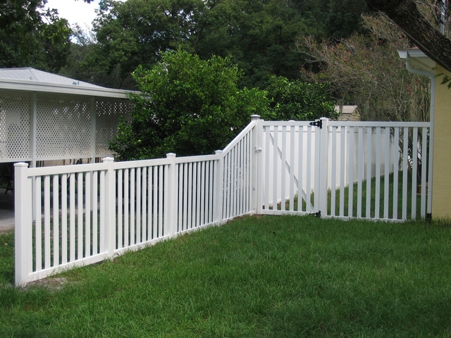White vinyl fence 