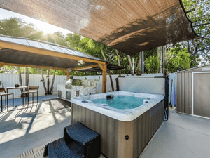 {{ custom_values.service_3 }} in {{custom_values.area_3})