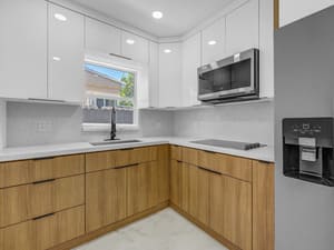 {{ custom_values.service_1 }} in {{custom_values.area_4})