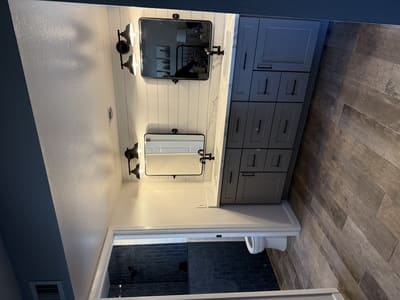 {{ custom_values.service_1 }} in {{custom_values.area_4})