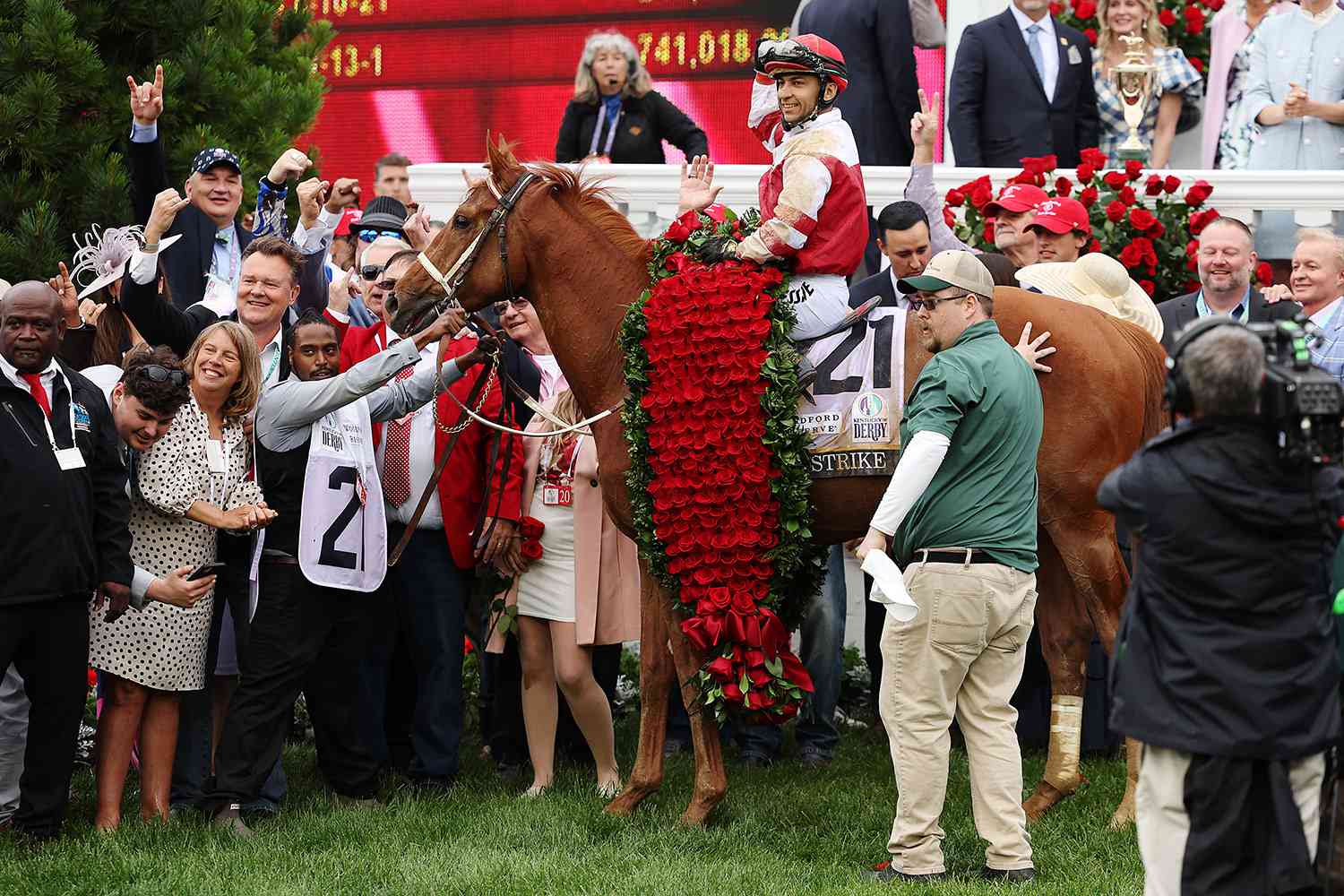 Kentucky Derby Transportation 2026 — Luxury Chauffeur to Churchill Downs