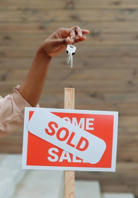 real estate sold sign and keys
