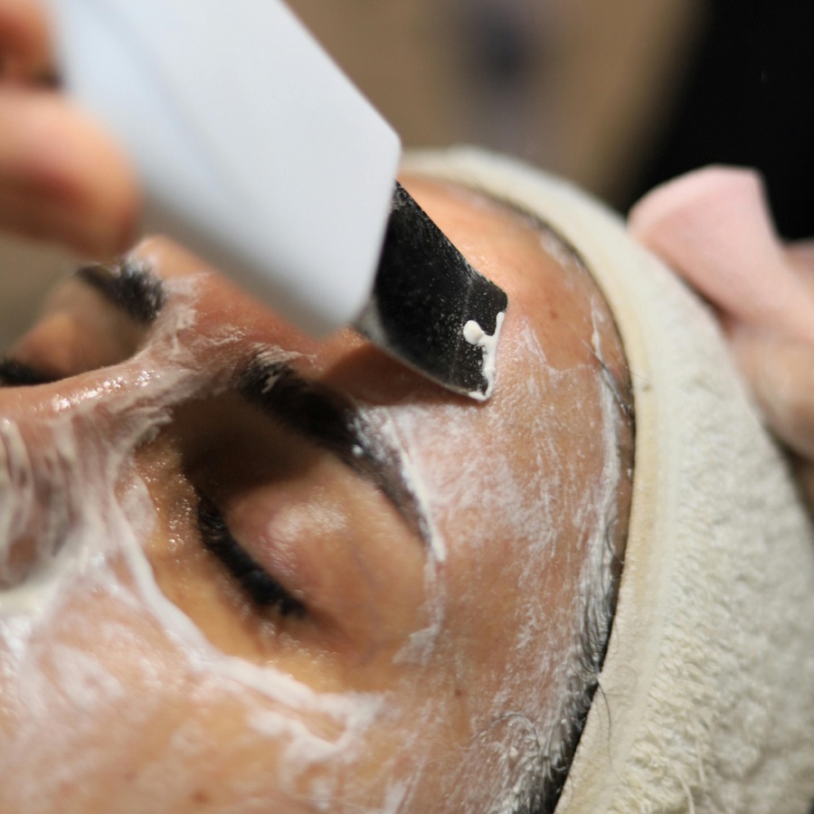 Aplicación de mascarilla facial