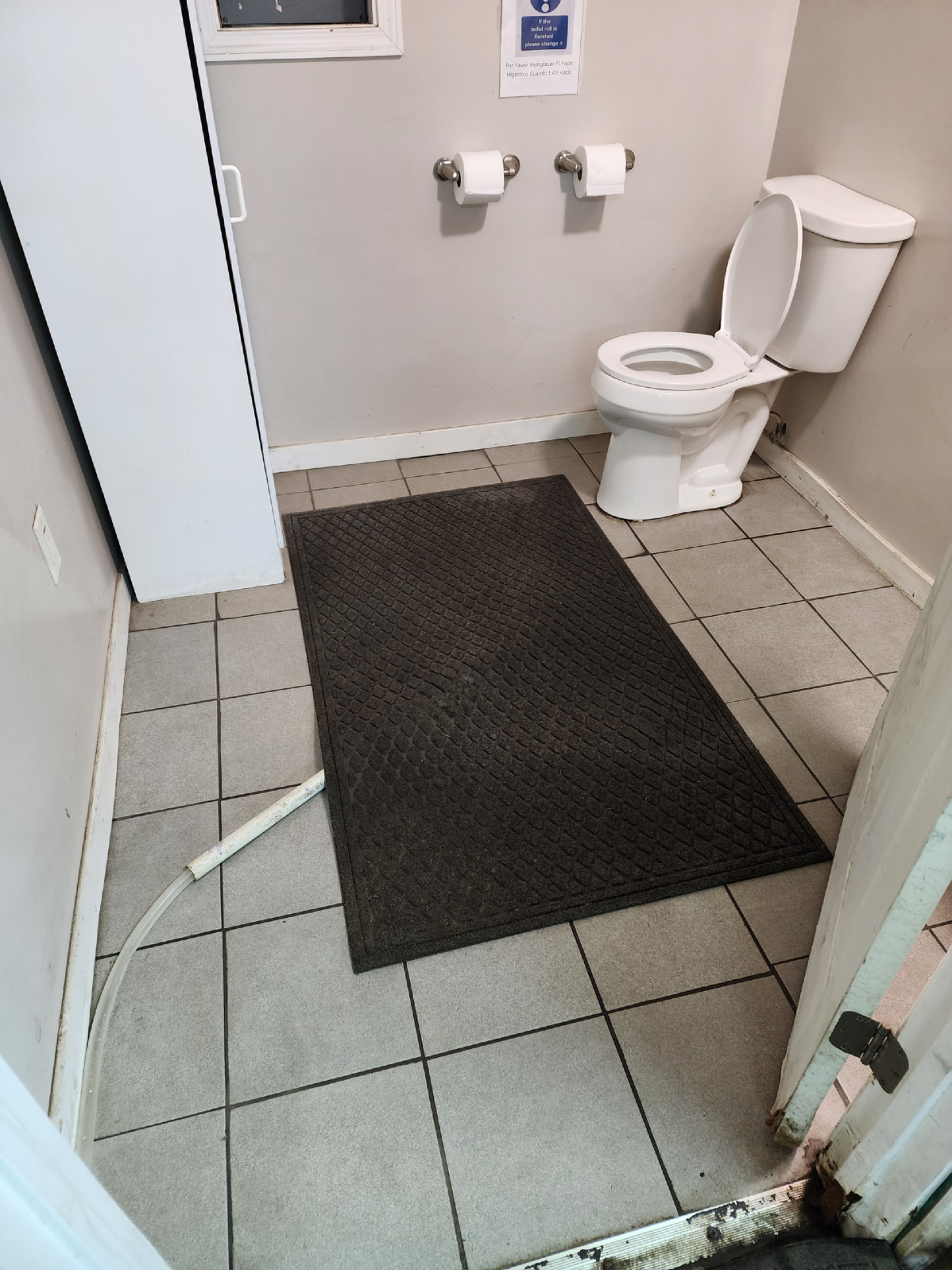 Garage bathroom after cleaning - clean floor