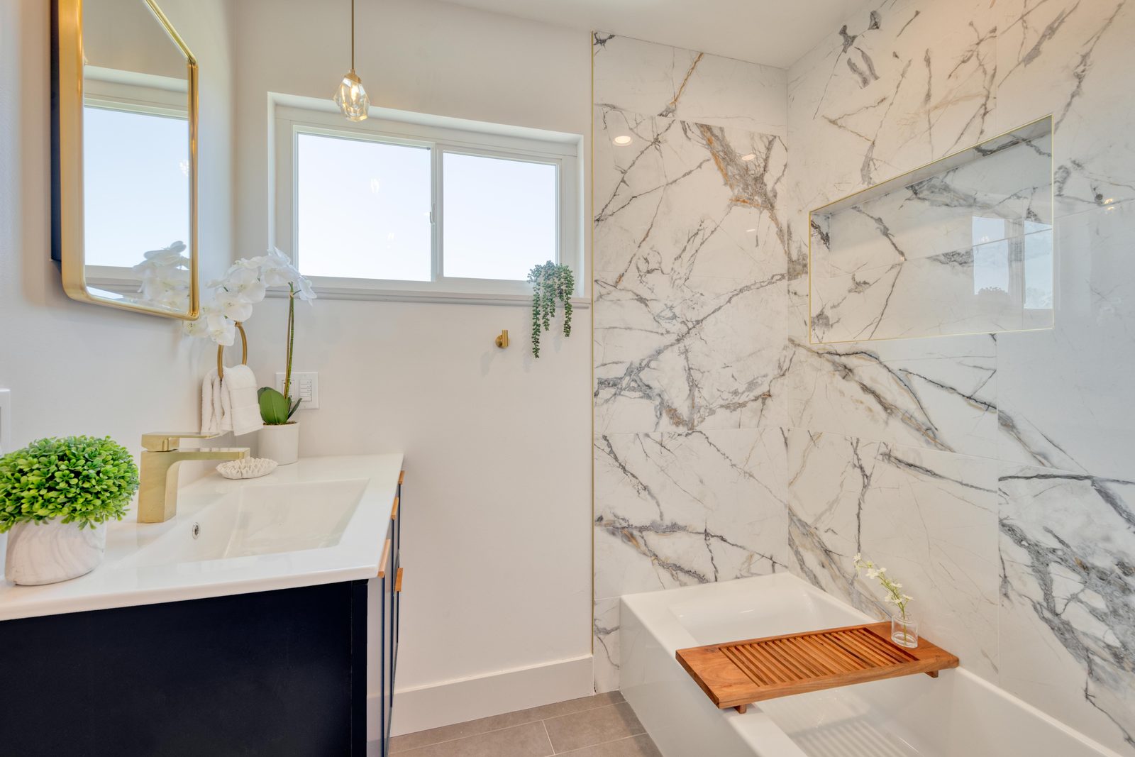 Marmora — marble bathroom in Richmond Hills