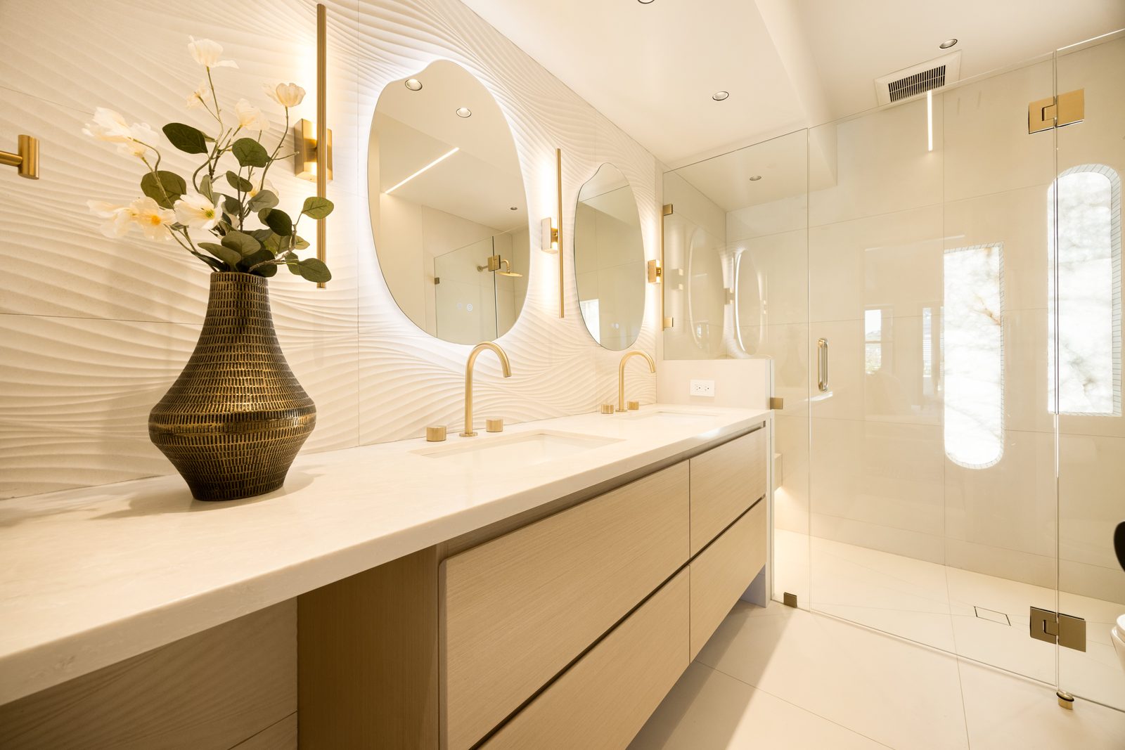 Unda — double vanity primary bath, San Francisco