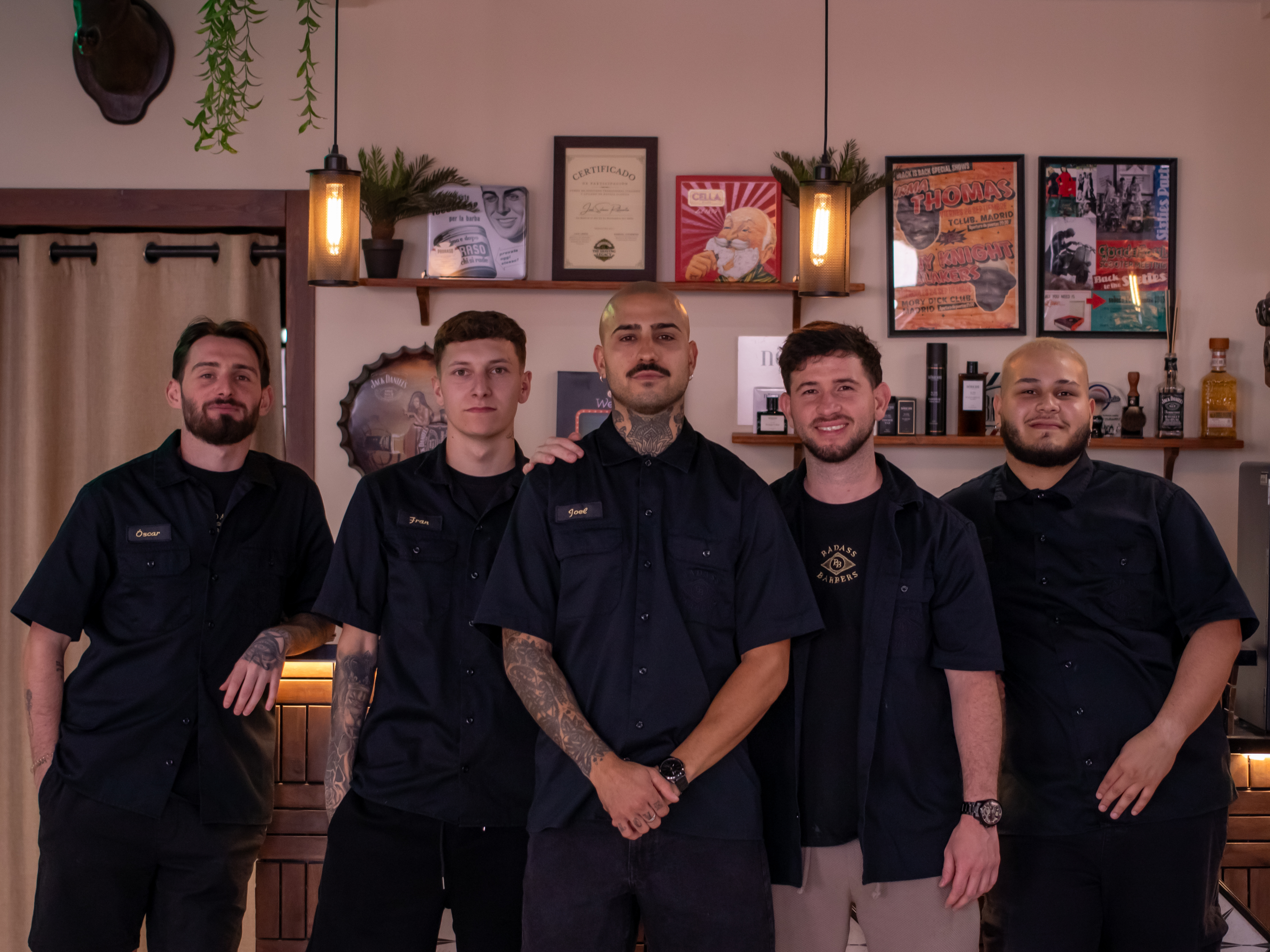 El equipo de Badass Barbers al completo