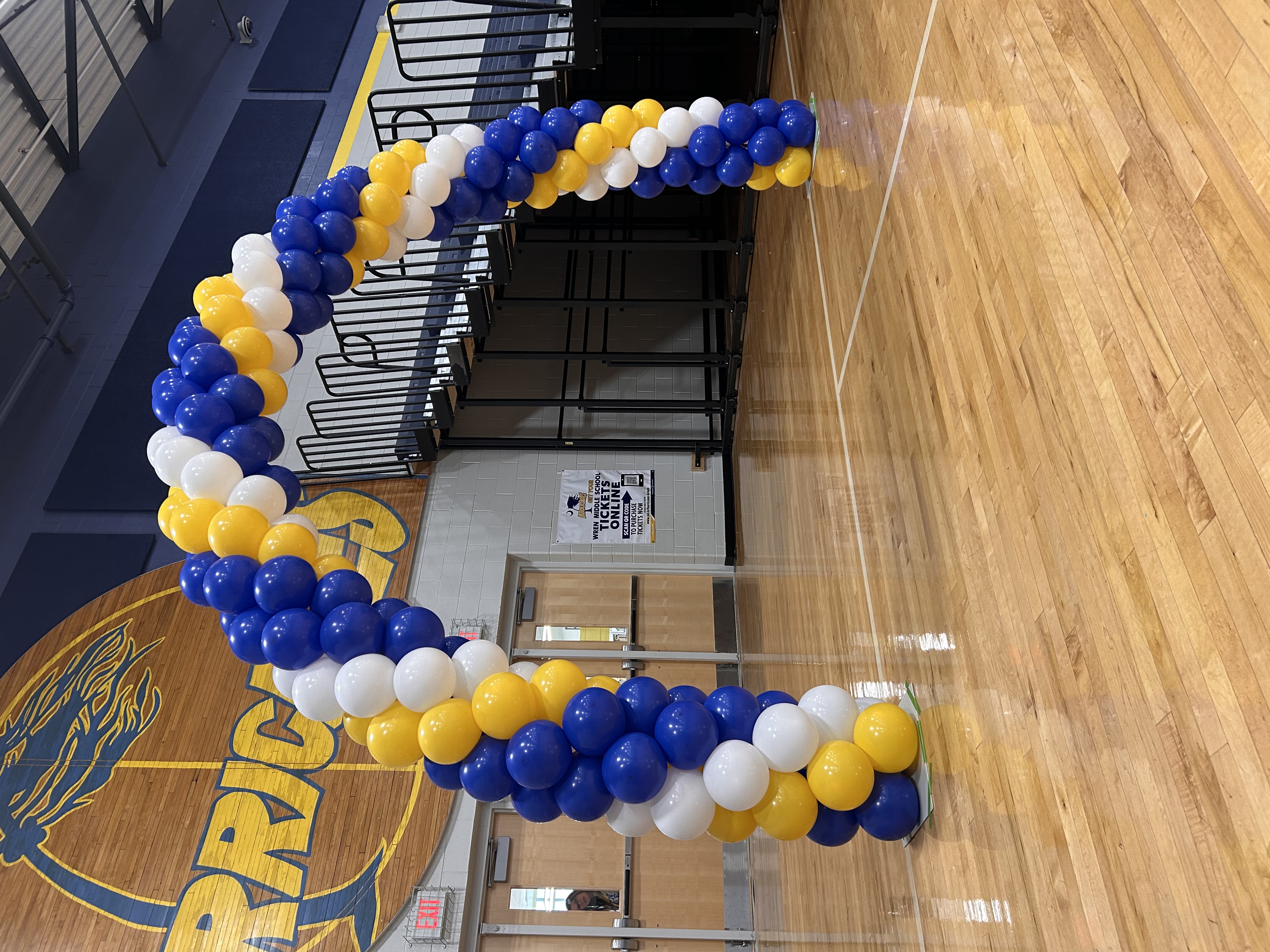 Graduation balloon installation
