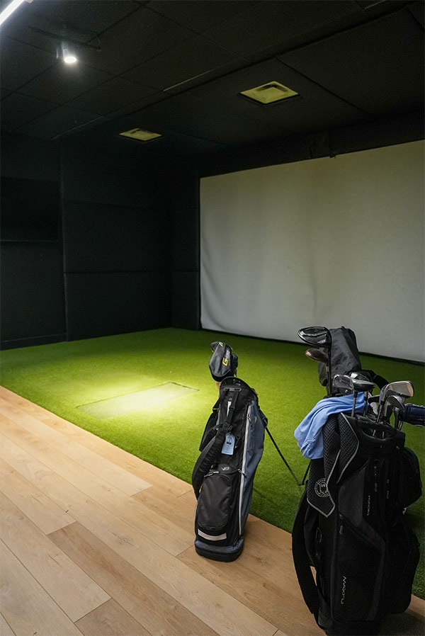 Indoor gold simulator