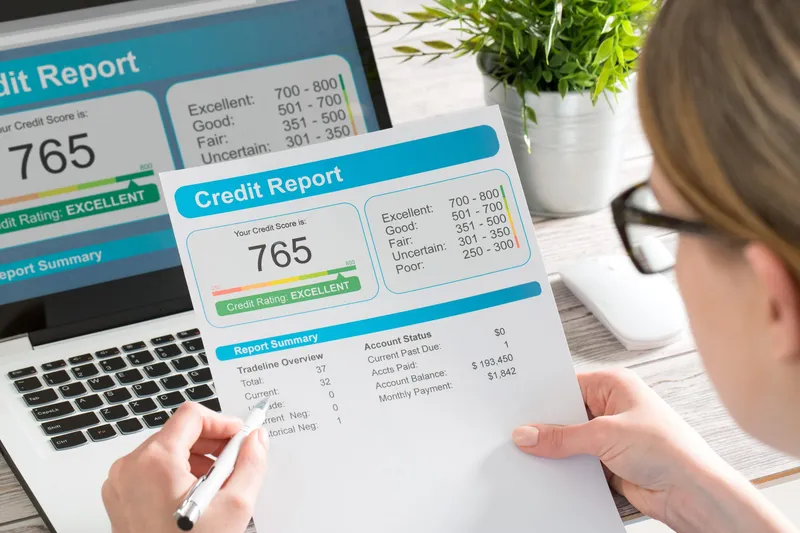 Can an old address keep a collection attached to your credit report?