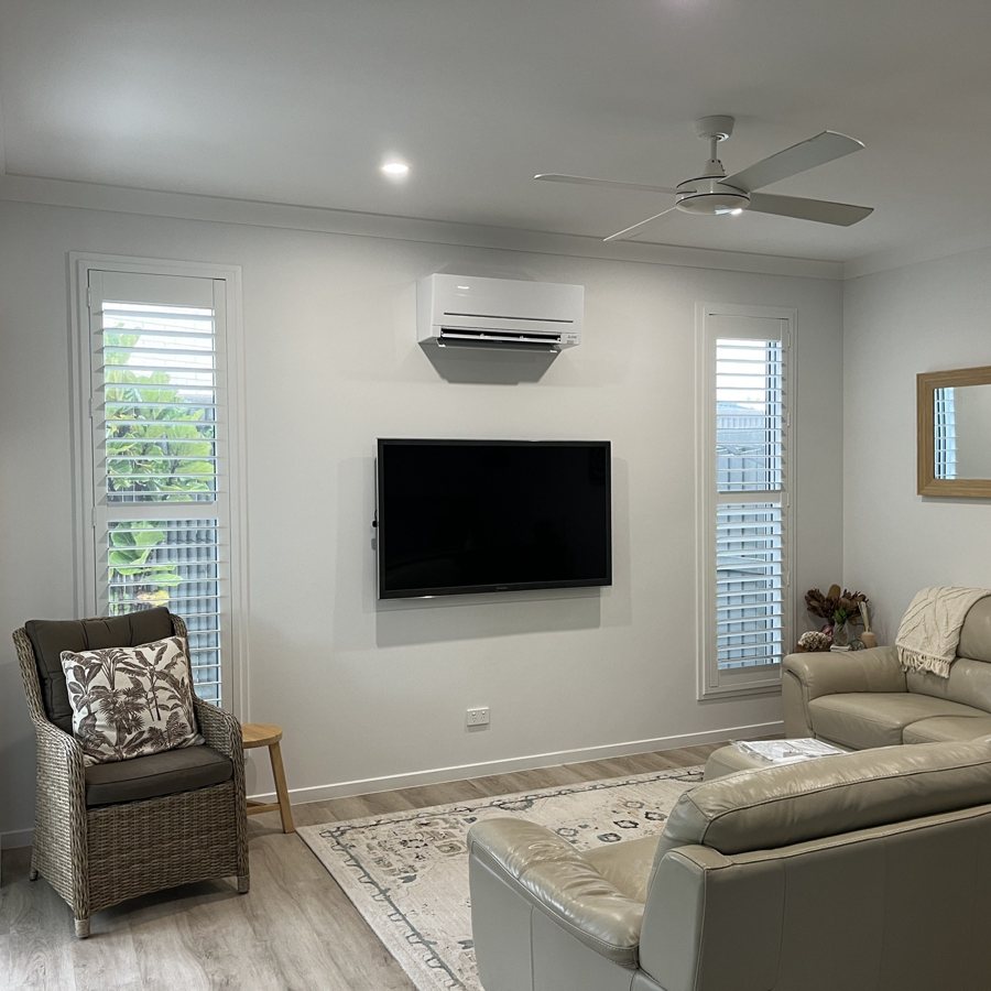 Split system installed in a lounge room, Warana