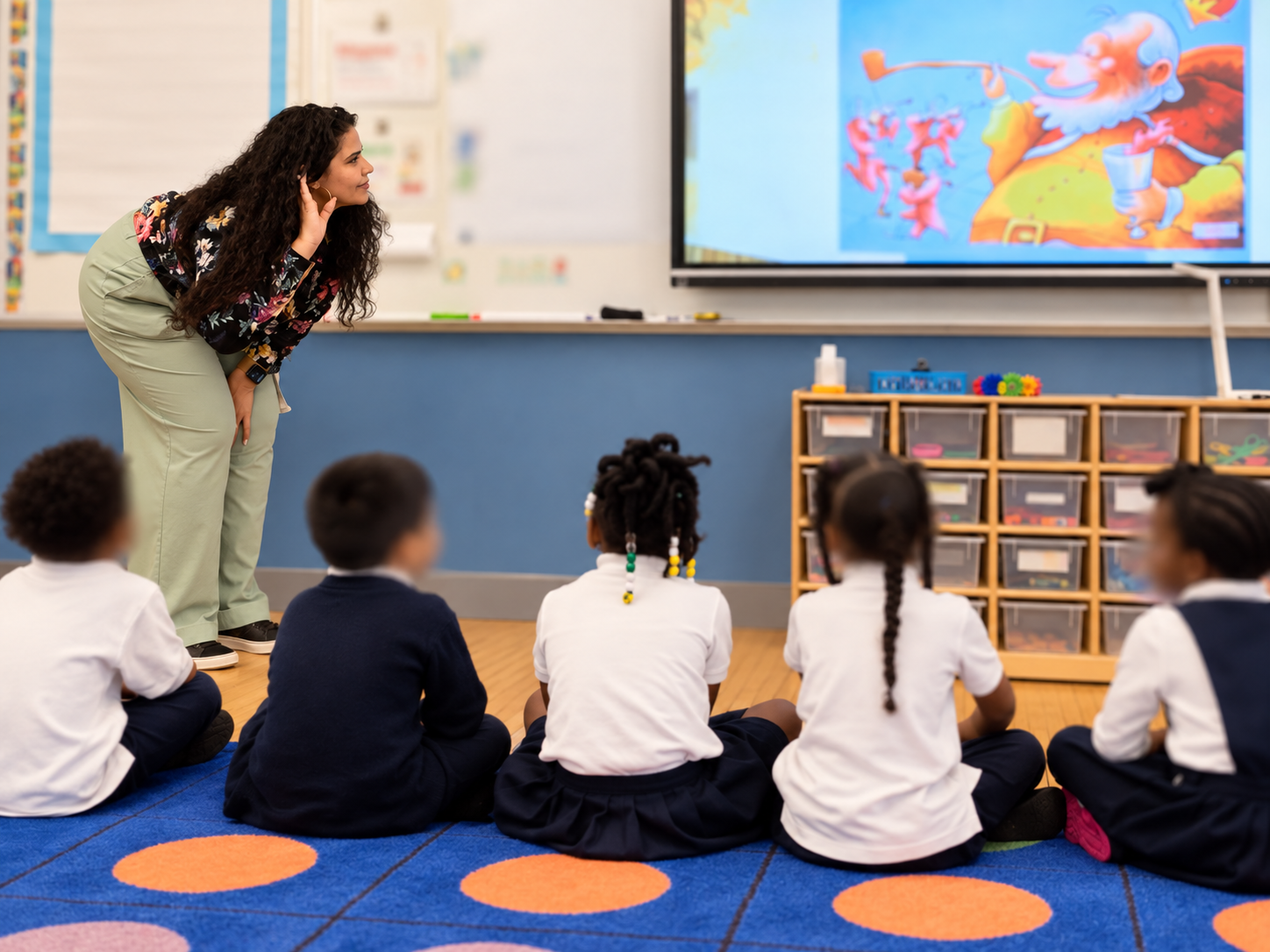 Patricia Sanchez leading a reading lesson.