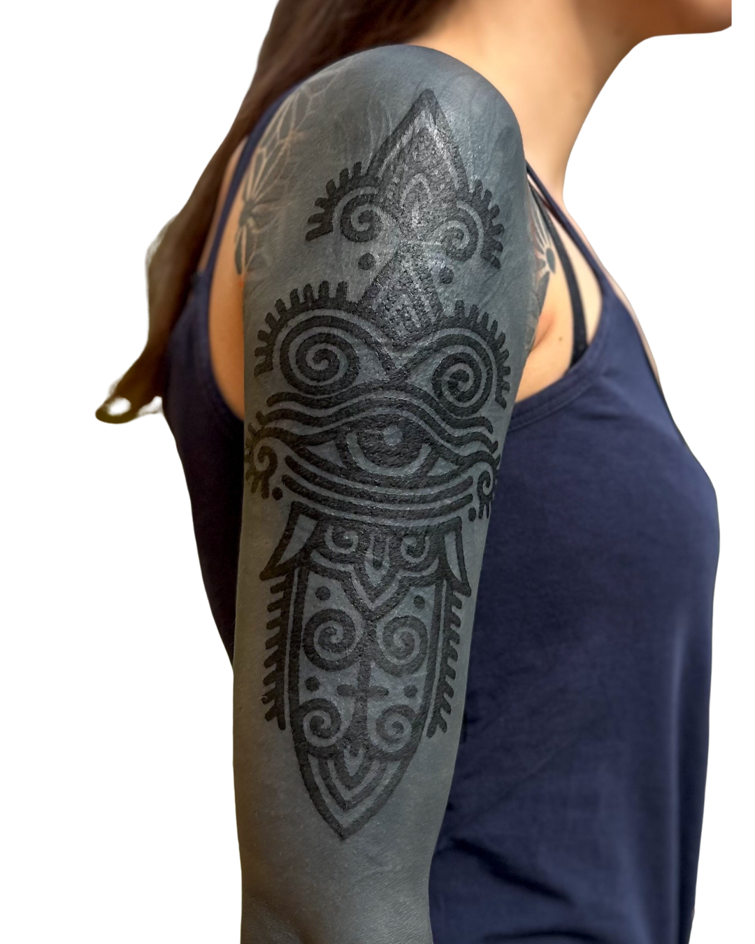Blackwork negro sobre negro