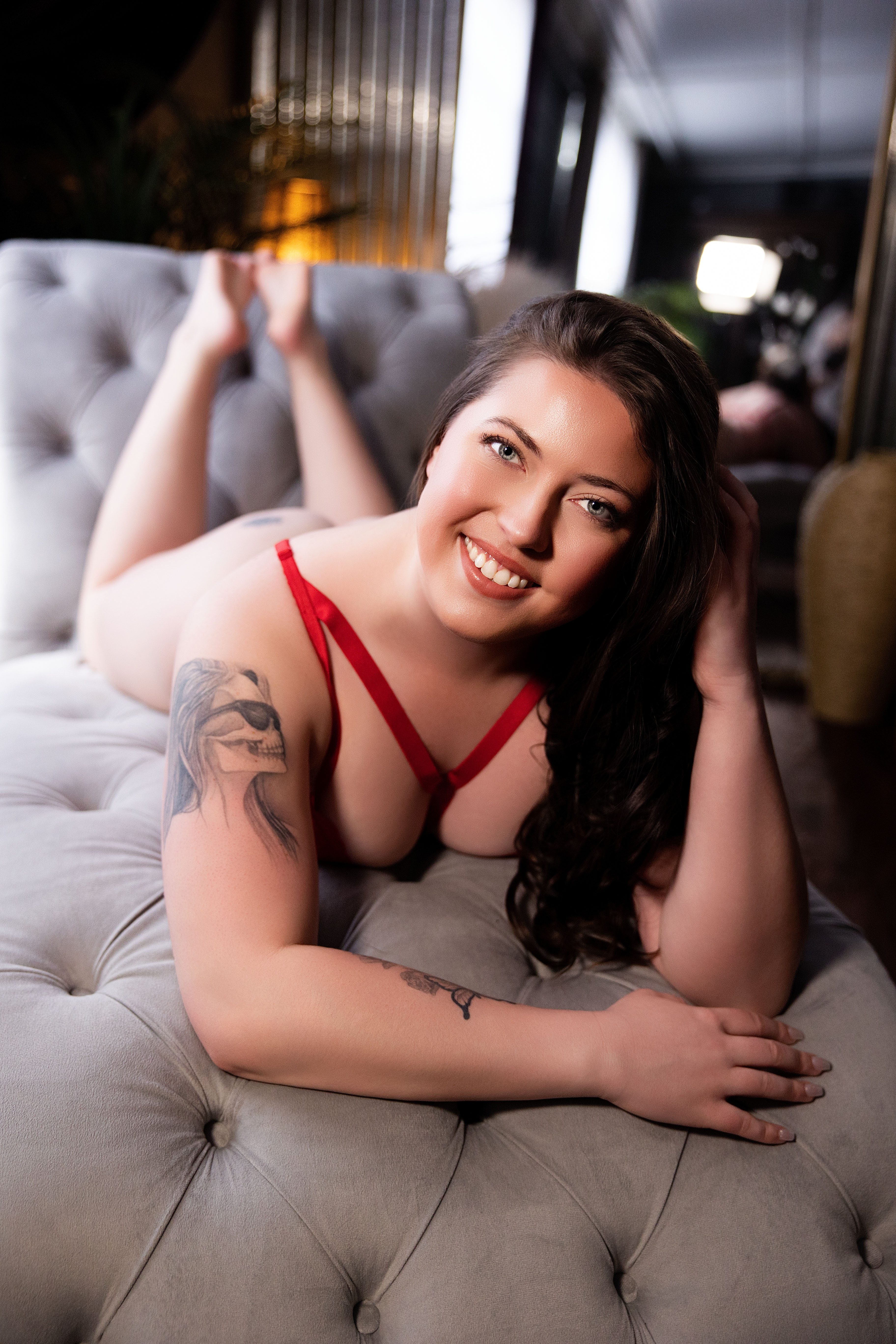 Boudoir Spokane woman on a chaise