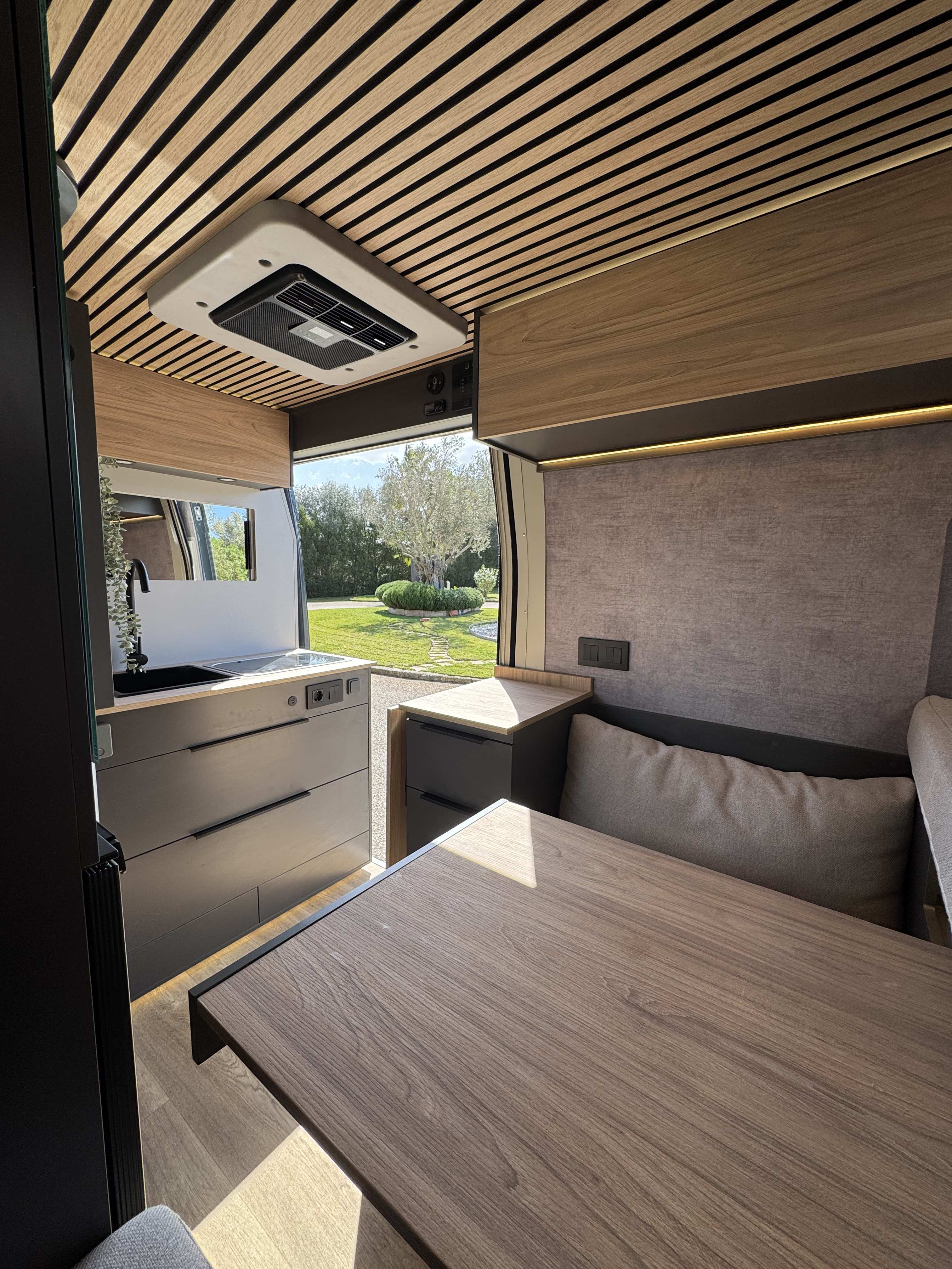 Camper Neo · salón comedor