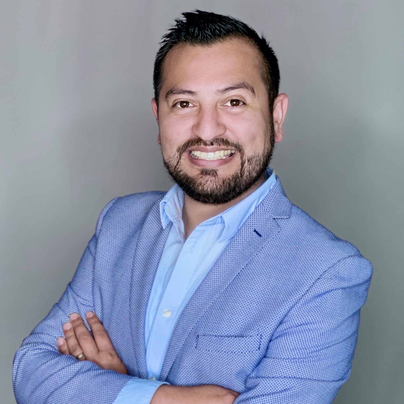 Dr. Gonzalo González